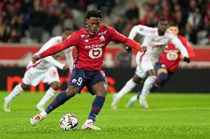 乐鱼体育-每体：总费用超过6000万欧，巴萨签里尔前锋戴维的可能性降低