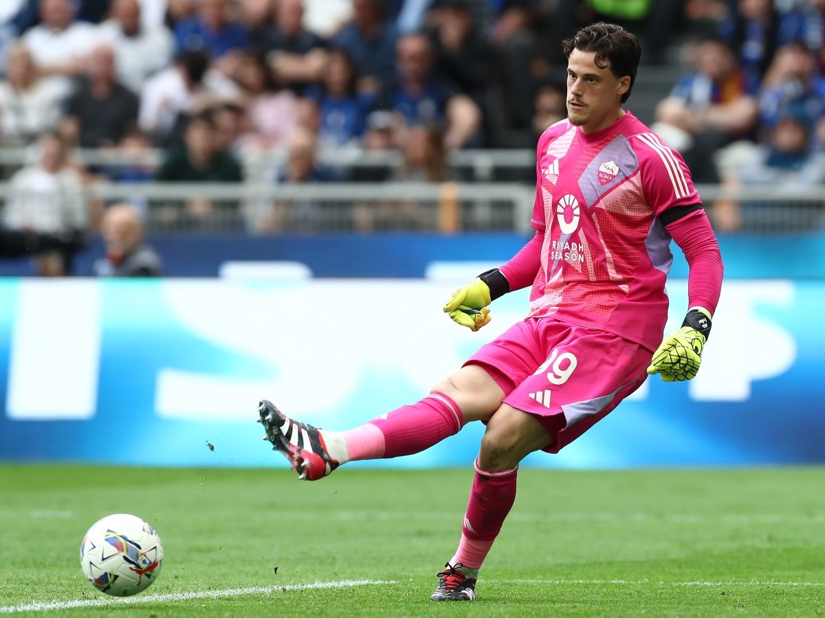 乐鱼体育-英媒：多支豪门争夺罗马门将斯维拉尔，曼联、切尔西处于领跑位置