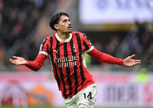 乐鱼体育-意天空：赖因德斯缺席训练或缺战紫百合 劳塔罗本轮或将首发