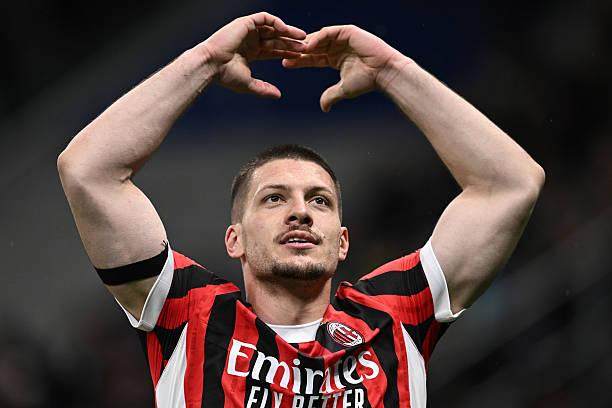 乐鱼体育-【人物】约维奇：从被遗忘的到德比主角