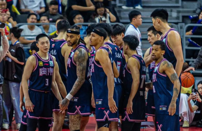 乐鱼体育-广东男篮本赛季消失的“七位故人”！他们都在哪？过的还好吗？