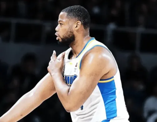 乐鱼体育-斯佩尔曼首节出战仅5分钟，个人已经累计3次犯规